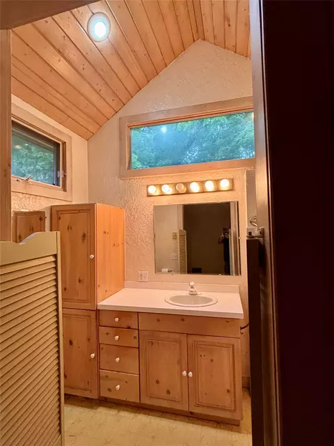 Bath - 320 5th Ave E, Kalispell, MT 59901 photo 2 of 5