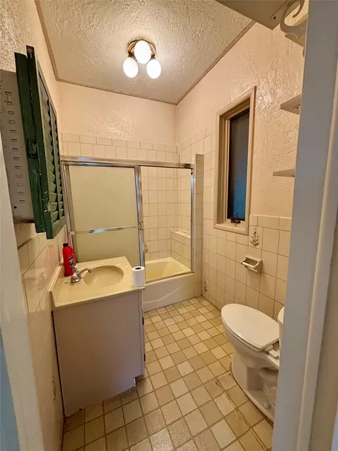Bath - 320 5th Ave E, Kalispell, MT 59901 photo 5 of 5