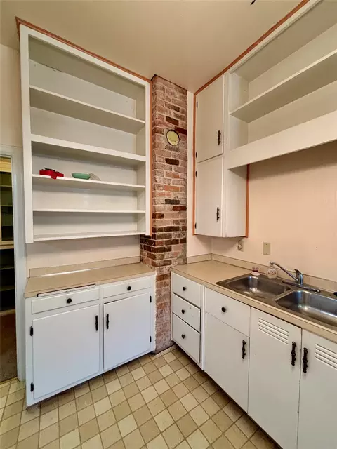 Kitchen - 320 5th Ave E, Kalispell, MT 59901 photo 5 of 8