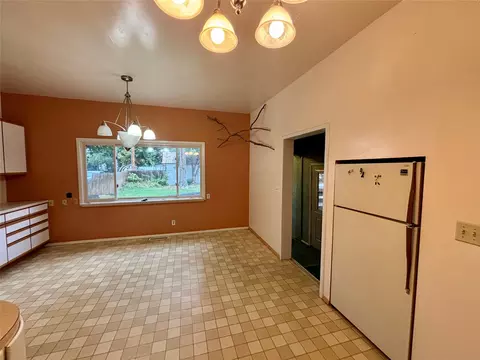 Kitchen - 320 5th Ave E, Kalispell, MT 59901 photo 6 of 8