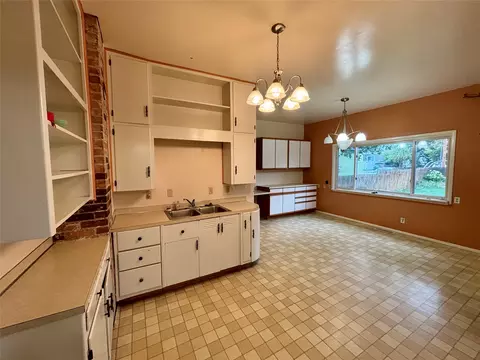 Kitchen - 320 5th Ave E, Kalispell, MT 59901 photo 4 of 8