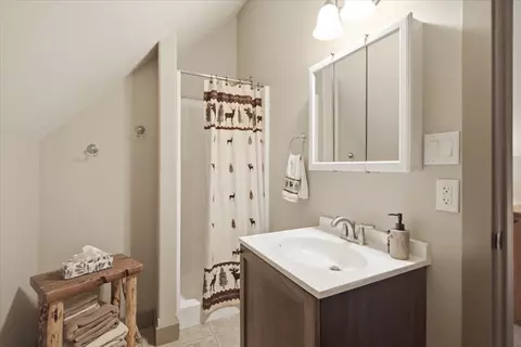 Bath - 199 Glen View Dr, Eureka, MT 59917 photo 2 of 3