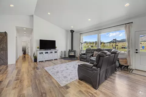 Living - 8 Wall St, Townsend, MT 59644 photo 2 of 3