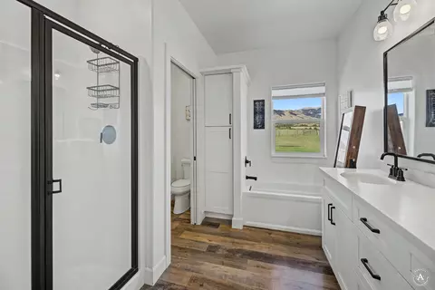 Bath - 8 Wall St, Townsend, MT 59644 photo 1 of 5