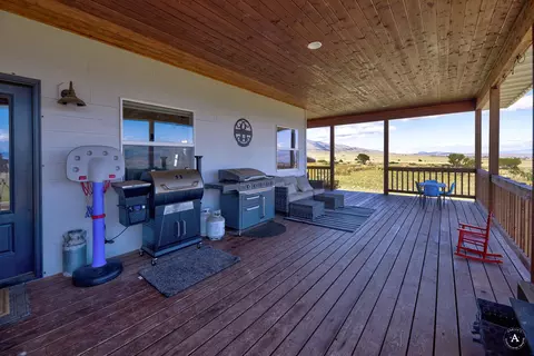 Exterior - 8 Wall St, Townsend, MT 59644 photo 5 of 19