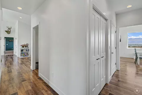 Entry Way - 8 Wall St, Townsend, MT 59644 photo 4 of 5
