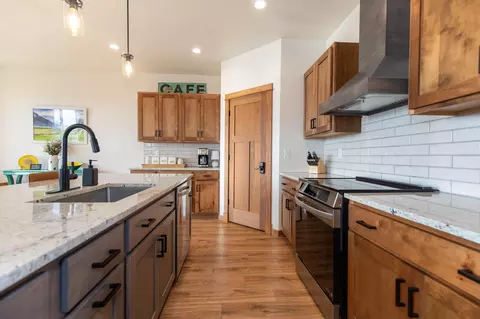 Kitchen - 610 Spaniel Ln, Belgrade, MT 59714 photo 3 of 4