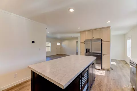 Kitchen - 419 Lump Gulch Rd, Clancy, MT 59634 photo 3 of 4