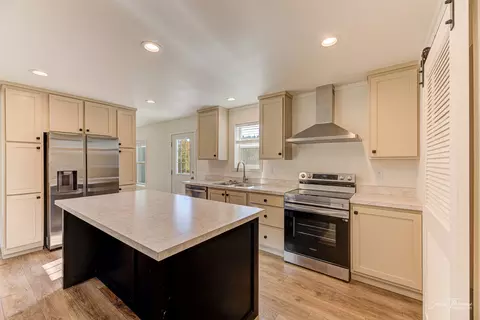 Kitchen - 419 Lump Gulch Rd, Clancy, MT 59634 photo 2 of 4