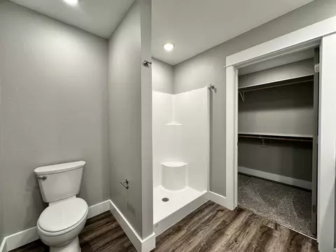 Bath - 8410 Applegate Dr, Helena, MT 59602 photo 5 of 7
