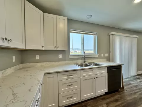Kitchen - 8410 Applegate Dr, Helena, MT 59602 photo 7 of 9