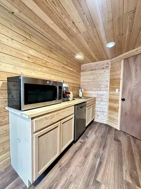 Kitchen - 8410 Applegate Dr, Helena, MT 59602 photo 5 of 9