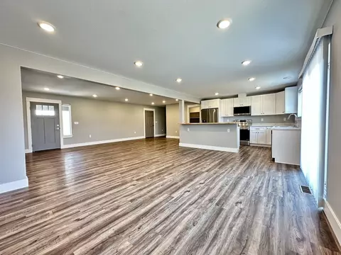 Living - 8410 Applegate Dr, Helena, MT 59602 photo 2 of 4