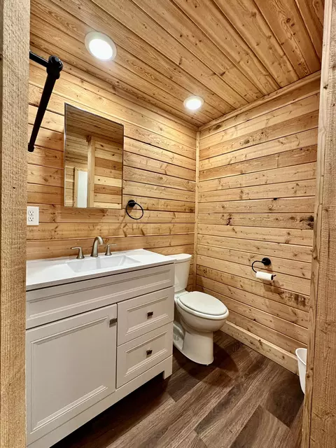 Bath - 8410 Applegate Dr, Helena, MT 59602 photo 3 of 7