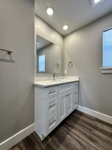Bath - 8410 Applegate Dr, Helena, MT 59602 photo 6 of 7