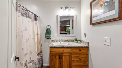 Bath - 582 Ferndale Dr, Bigfork, MT 59911 photo 2 of 2