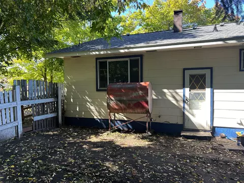 Exterior - 701 13th Ave E, Polson, MT 59860 photo 4 of 7
