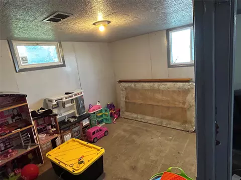 Bedroom - 701 13th Ave E, Polson, MT 59860 photo 3 of 3