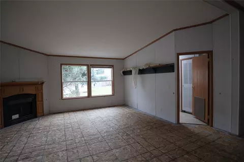 Living - 29 River Dr, Cascade, MT 59421 photo 3 of 6