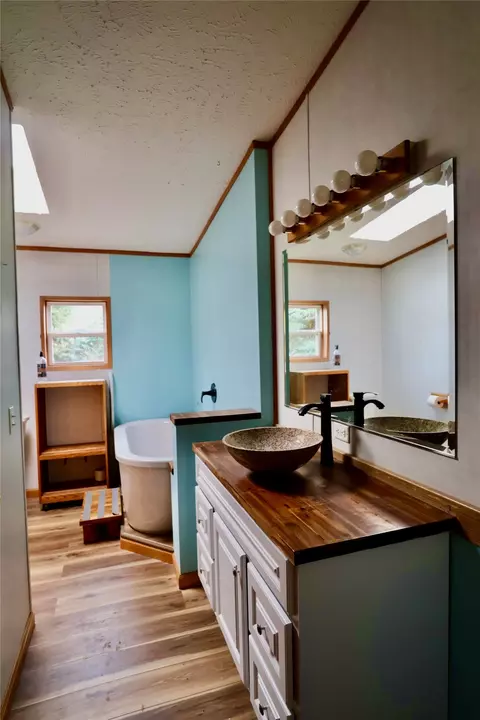 Bath - 29 River Dr, Cascade, MT 59421 photo 3 of 6