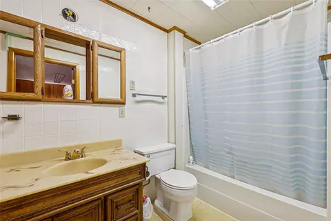 Bath - 106 W Avenue Ave S, Eureka, MT 59917 photo 1 of 1