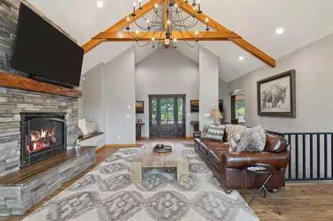 Living - 473 Misty Vale Loop, Corvallis, MT 59828 photo 6 of 7