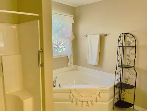 Bath - 264 Northgate Loop, Helena, MT 59602 photo 1 of 3