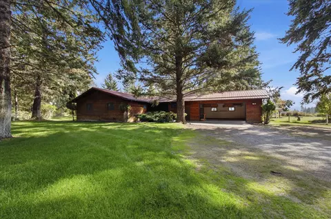 222 Juniper Ln, Lakeside, MT 59922