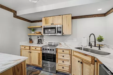 Kitchen - 7 Leprechaun Ln, Clancy, MT 59634 photo 3 of 5