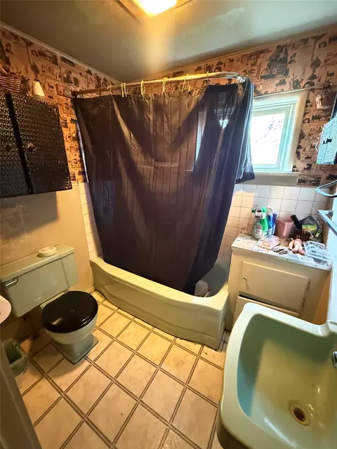 Bath - 279 Dolphin Way, Libby, MT 59923 photo 1 of 1