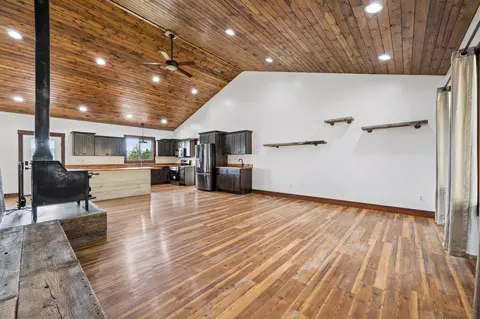 Living - 20689 Bower Ln, Proctor, MT 59929 photo 3 of 5