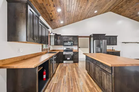 Kitchen - 20689 Bower Ln, Proctor, MT 59929 photo 3 of 4