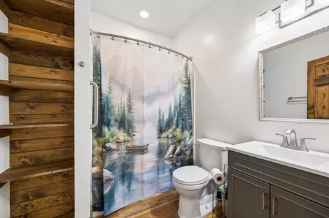 Bath - 20689 Bower Ln, Proctor, MT 59929 photo 1 of 5
