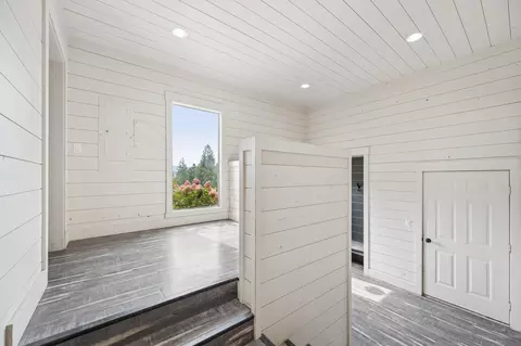 Entry Way - 20689 Bower Ln, Proctor, MT 59929 photo 2 of 4