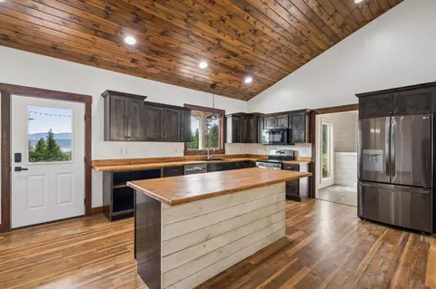 Kitchen - 20689 Bower Ln, Proctor, MT 59929 photo 4 of 4