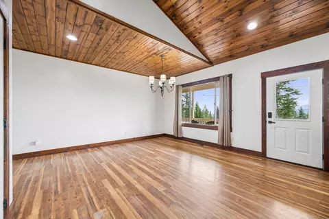 Living - 20689 Bower Ln, Proctor, MT 59929 photo 5 of 5