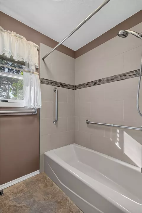 Bath - 67 Pine Ridge Cir, Clancy, MT 59634 photo 2 of 5