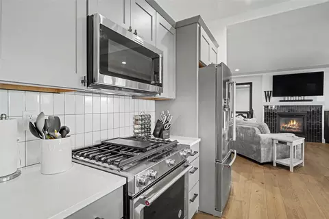 Kitchen - 87 Mare Ln, Bozeman, MT 59718 photo 7 of 9