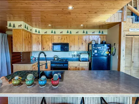 Kitchen - 5833 Us Highway 89, Belt, MT 59412 photo 4 of 6