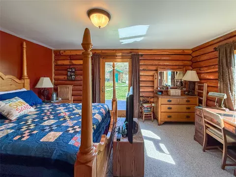 Bedroom - 5833 Us Highway 89, Belt, MT 59412 photo 2 of 5