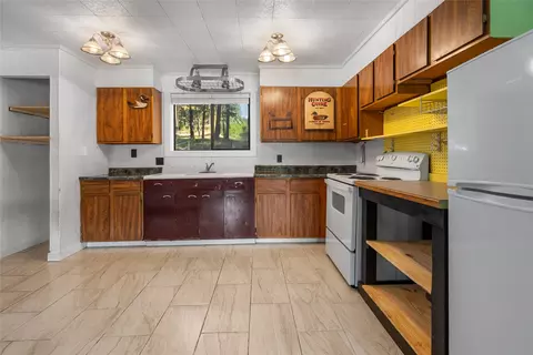 Kitchen - 110 Happys Loop, Libby, MT 59923 photo 2 of 3