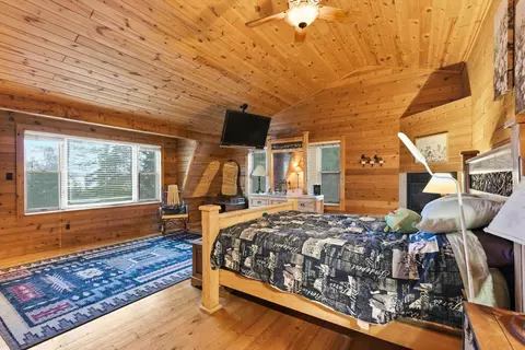Bedroom - 532 Grayling Rd, Lakeside, MT 59922 photo 1 of 6