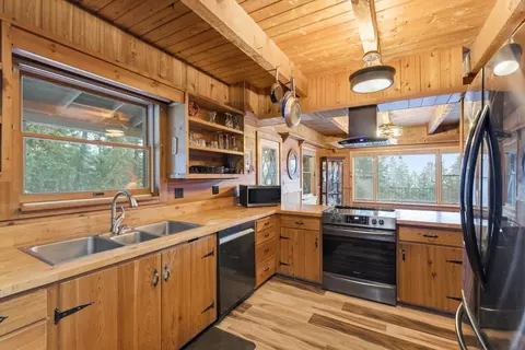 Kitchen - 532 Grayling Rd, Lakeside, MT 59922 photo 2 of 3