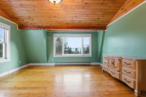 Bedroom - 532 Grayling Rd, Lakeside, MT 59922 photo 3 of 6