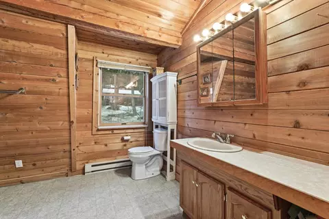 Bath - 532 Grayling Rd, Lakeside, MT 59922 photo 2 of 5