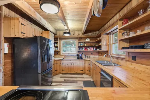 Kitchen - 532 Grayling Rd, Lakeside, MT 59922 photo 1 of 3