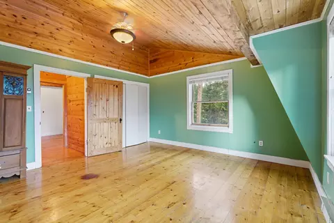 Bedroom - 532 Grayling Rd, Lakeside, MT 59922 photo 4 of 6