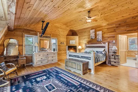 Bedroom - 532 Grayling Rd, Lakeside, MT 59922 photo 2 of 6