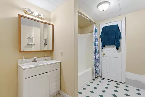 Bath - 532 Grayling Rd, Lakeside, MT 59922 photo 5 of 5