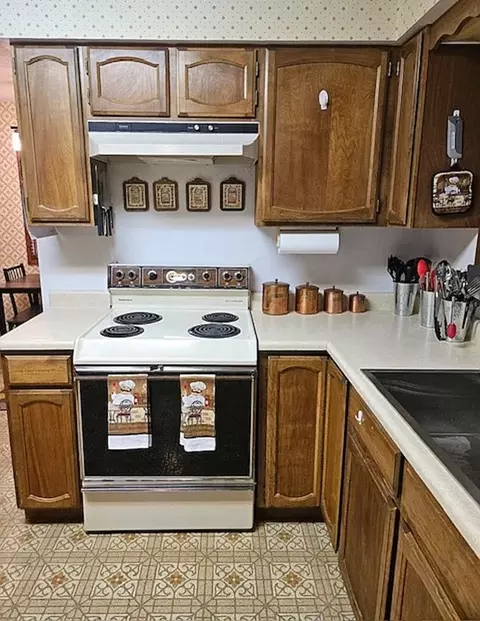 Kitchen - 250 Sunny Side Dr, Libby, MT 59923 photo 3 of 6